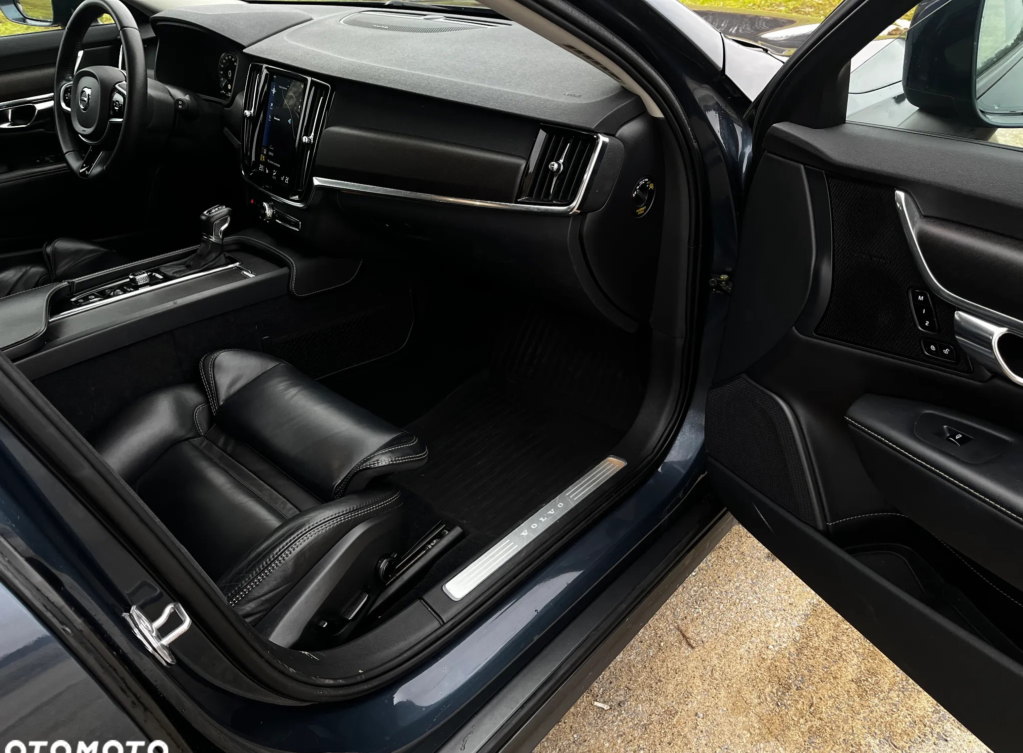 Volvo V90 Cross Country cena 129990 przebieg: 178000, rok produkcji 2019 z Sanok małe 232